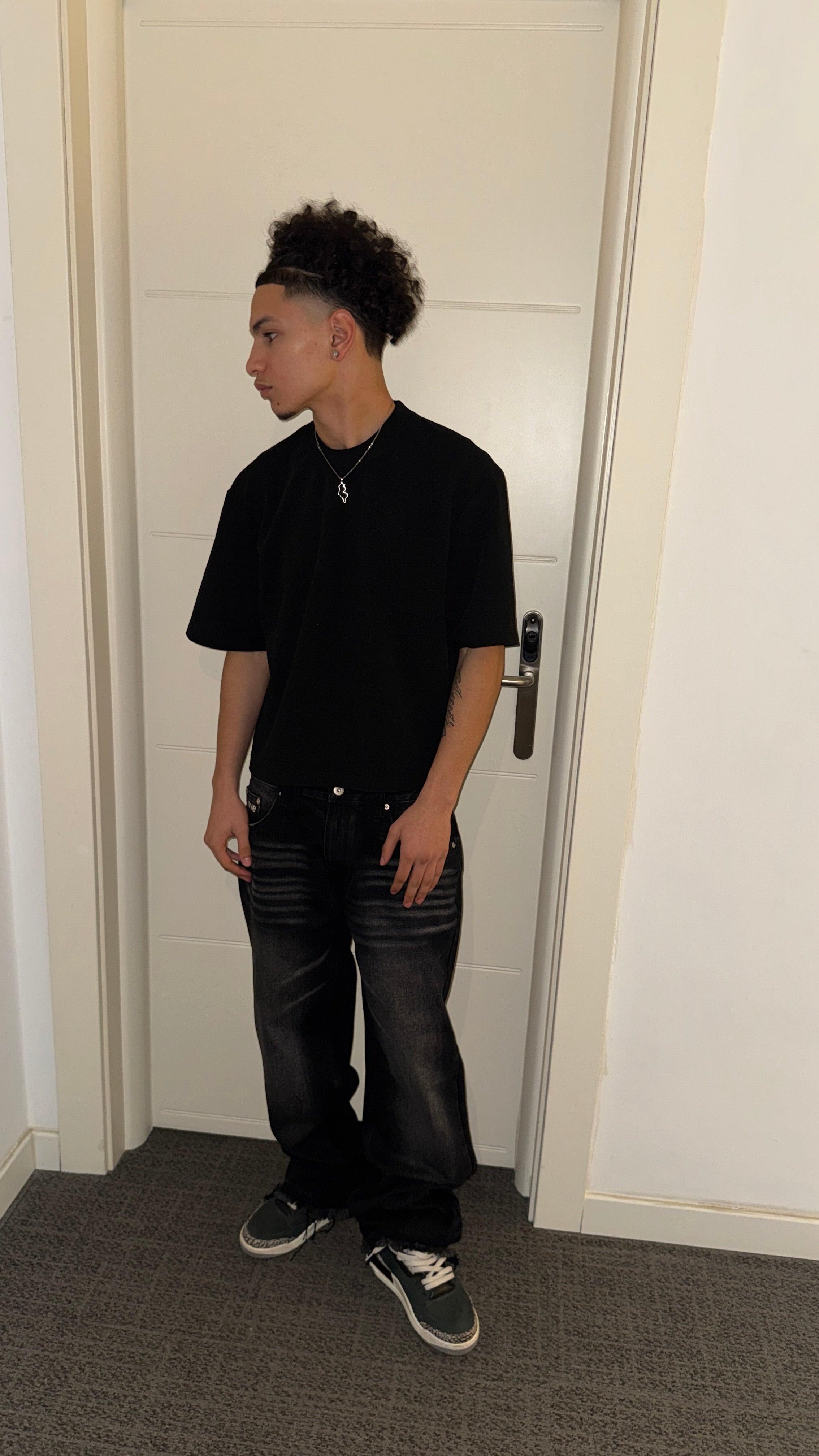 BLACK WASHED DENIM