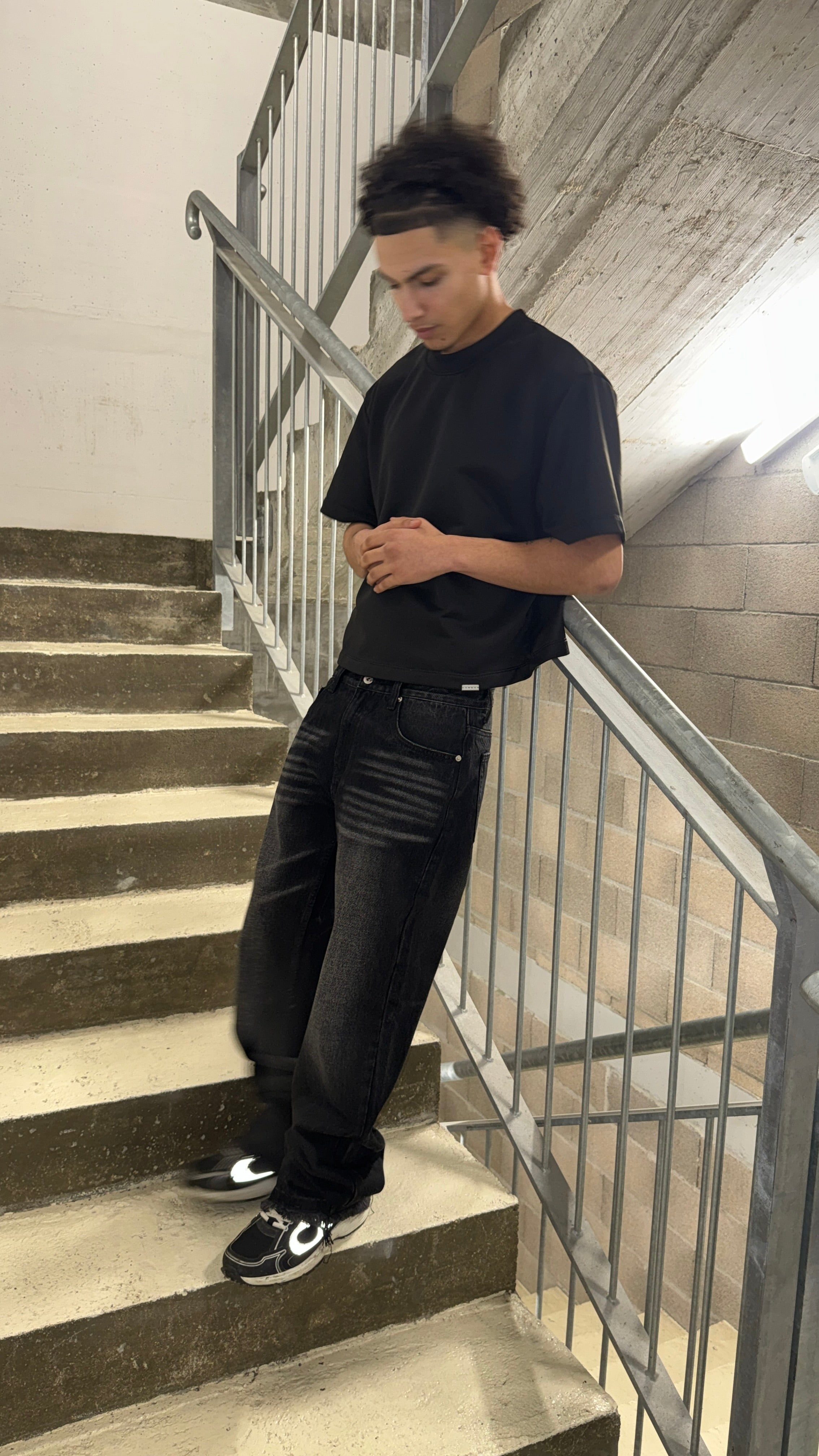 BLACK WASHED DENIM